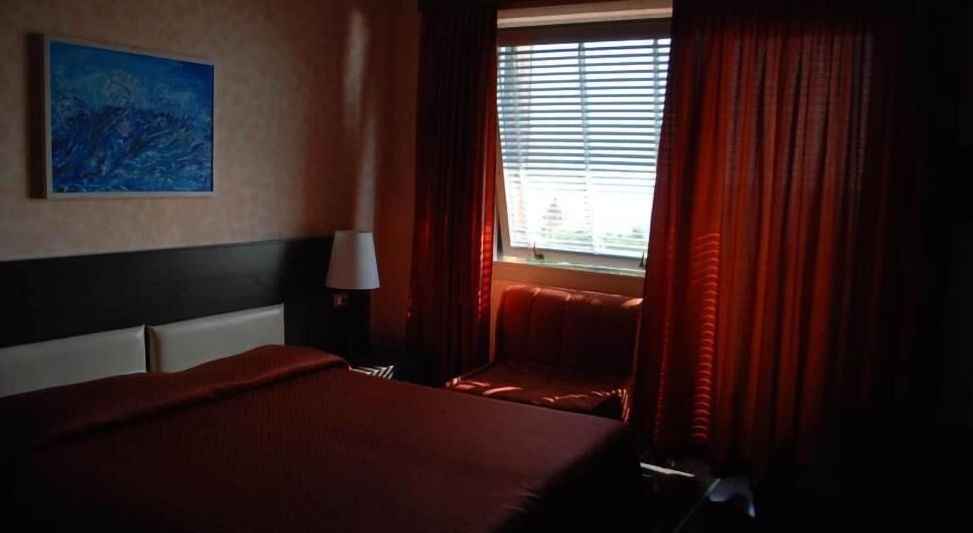 Hotel Palace Вараце Екстериор снимка