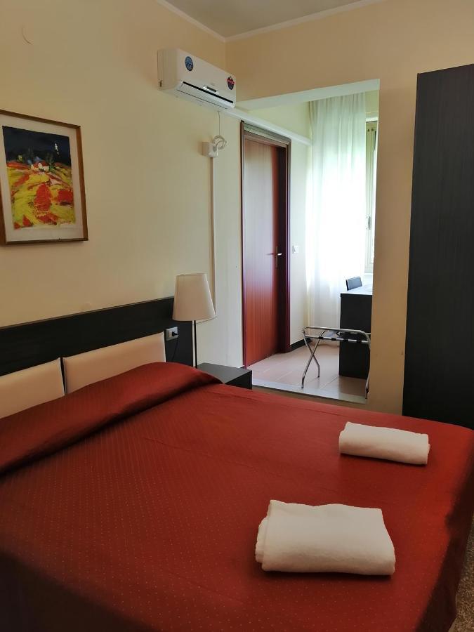 Hotel Palace Вараце Екстериор снимка