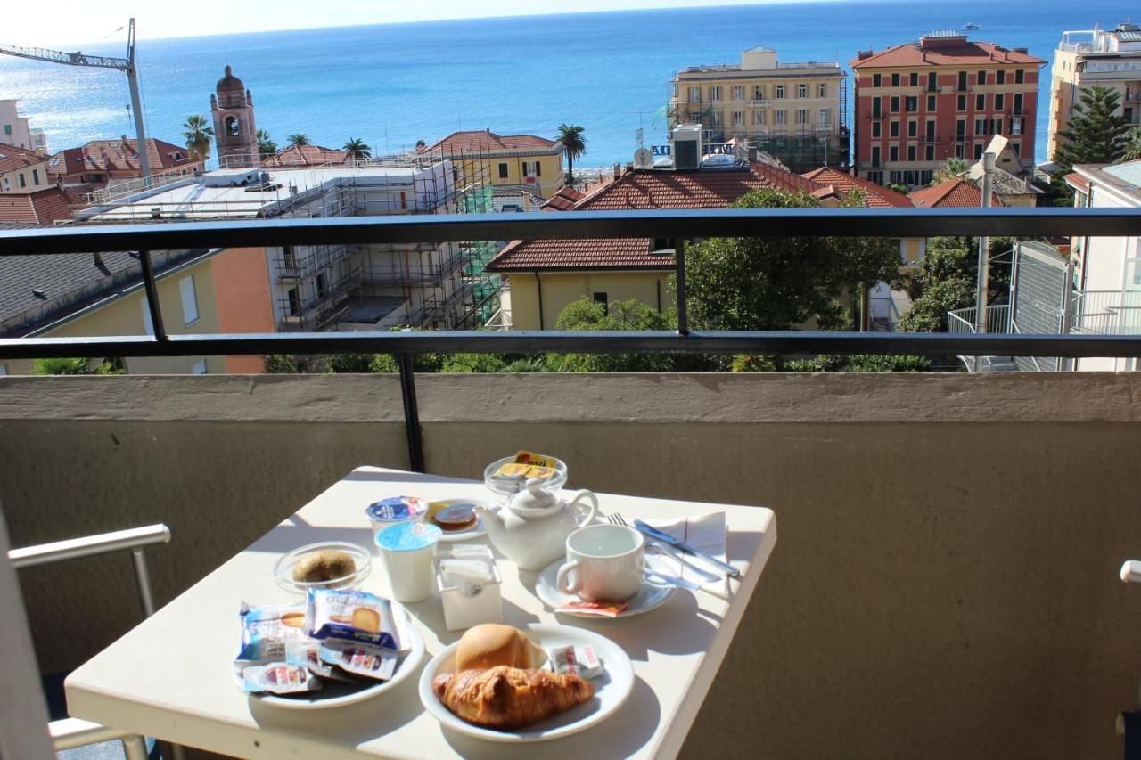 Hotel Palace Вараце Екстериор снимка