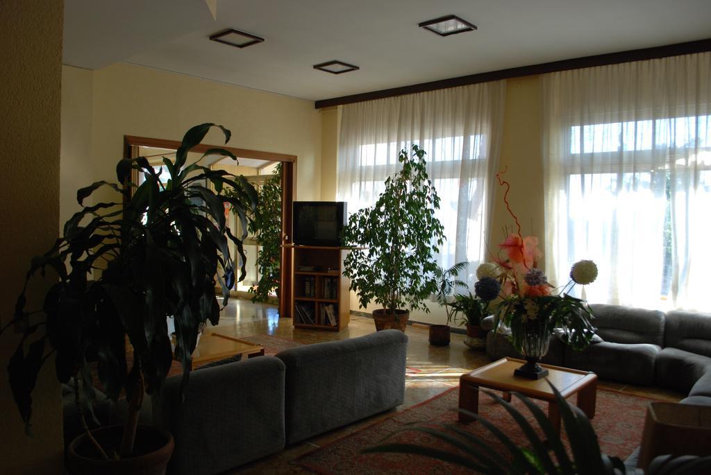 Hotel Palace Вараце Екстериор снимка