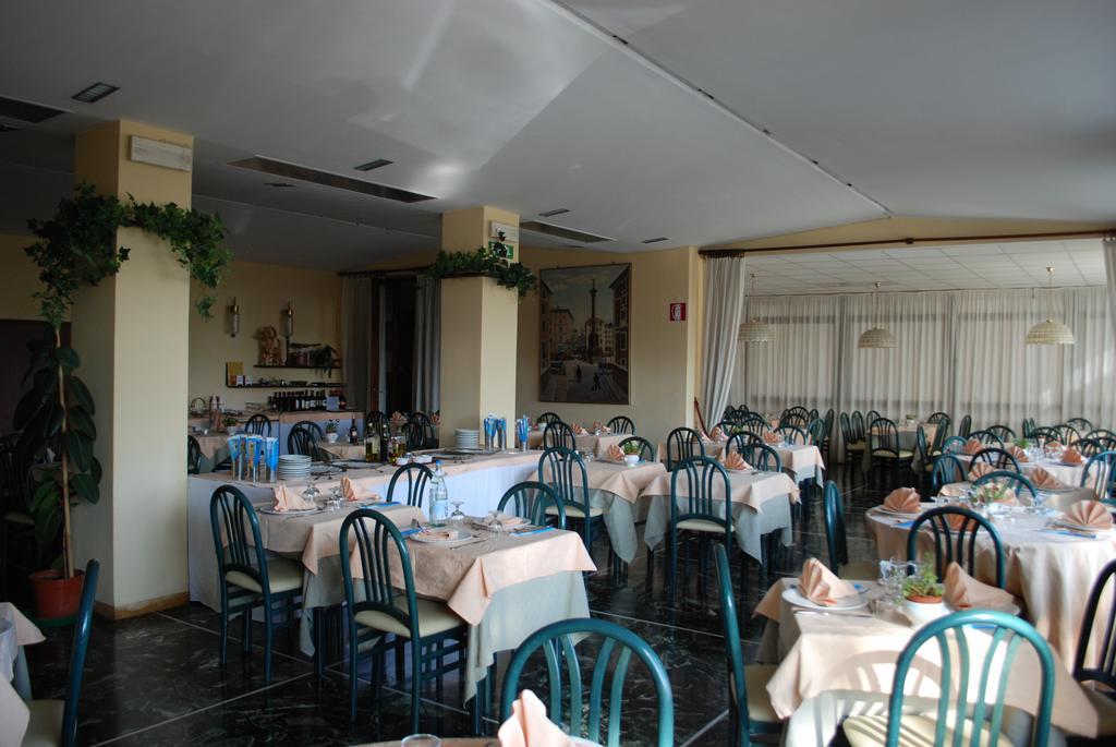 Hotel Palace Вараце Екстериор снимка