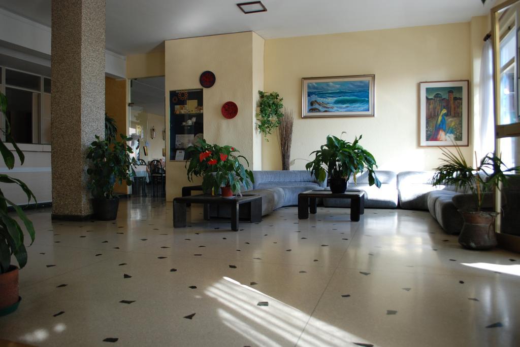 Hotel Palace Вараце Екстериор снимка