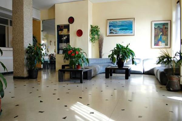 Hotel Palace Вараце Екстериор снимка