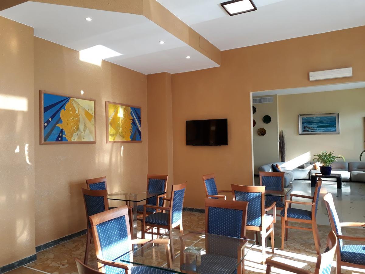 Hotel Palace Вараце Екстериор снимка